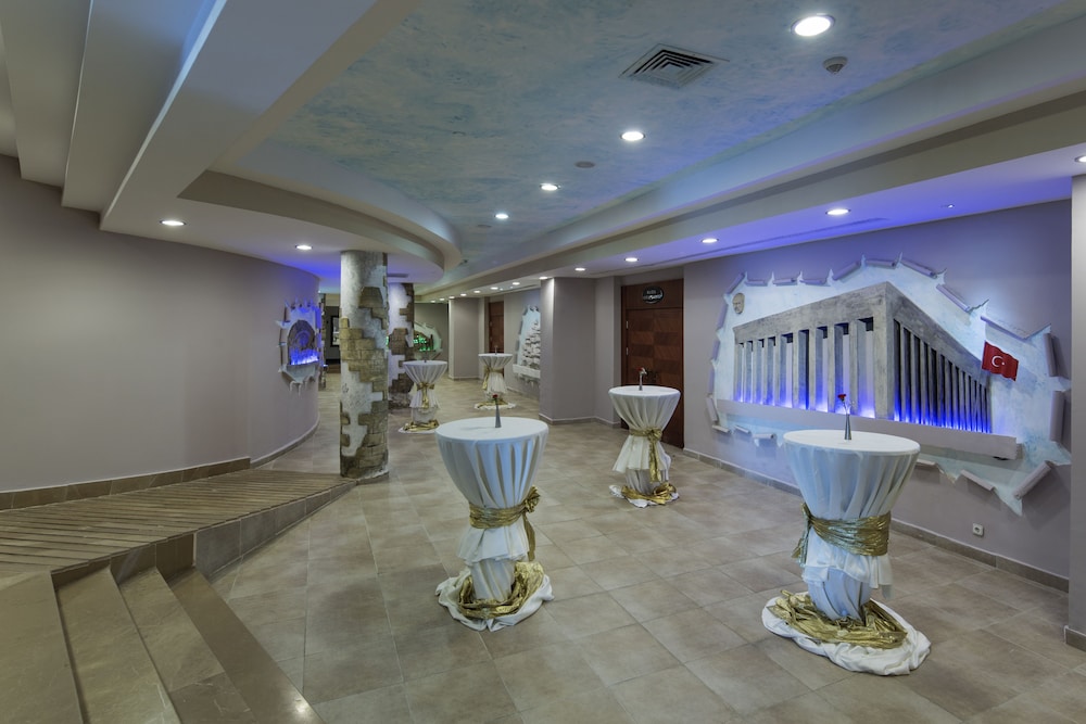 Alba Royal Hotel - Ultra All Inclusive - Adults Only 16+ — Restaurant & bars in Side