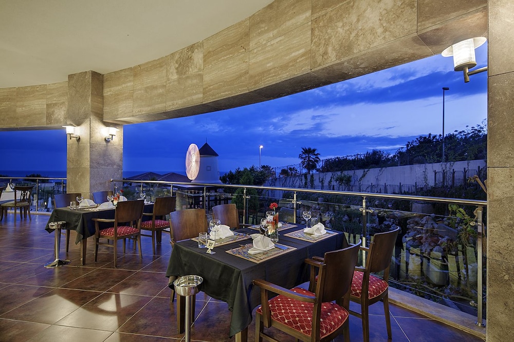 Alba Royal Hotel - Ultra All Inclusive - Adults Only 16+ — Restaurant & bars in Side