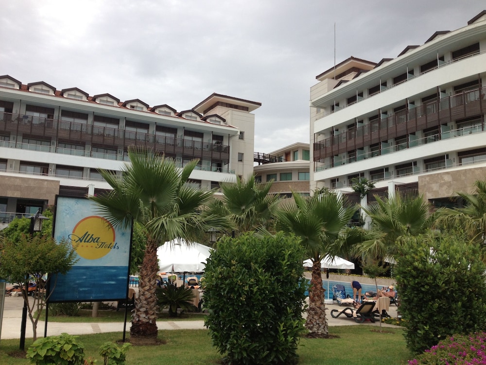 Alba Royal Hotel - Ultra All Inclusive - Adults Only 16+ — Hotel building in Side