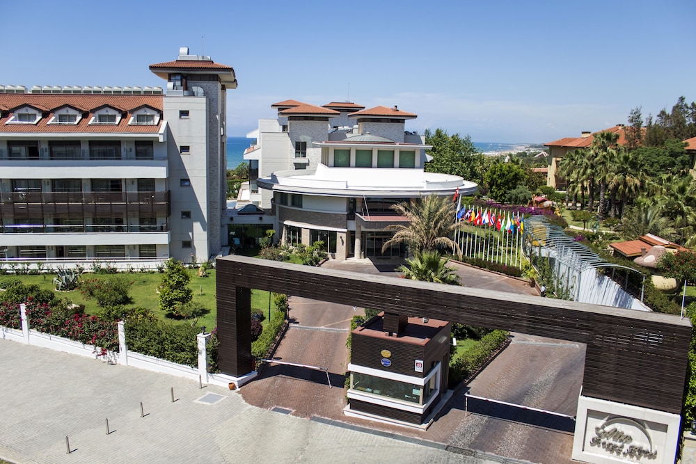 Alba Royal Hotel - Ultra All Inclusive - Adults Only 16+ — Hotel building in Side