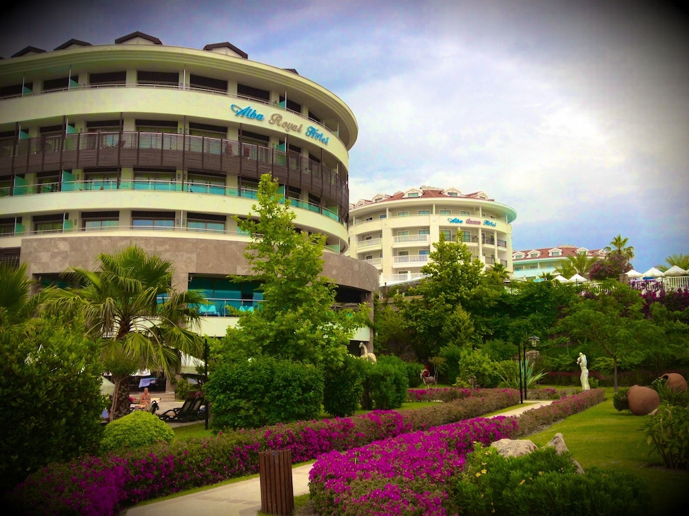 Alba Royal Hotel - Ultra All Inclusive - Adults Only 16+ — Hotel building in Side