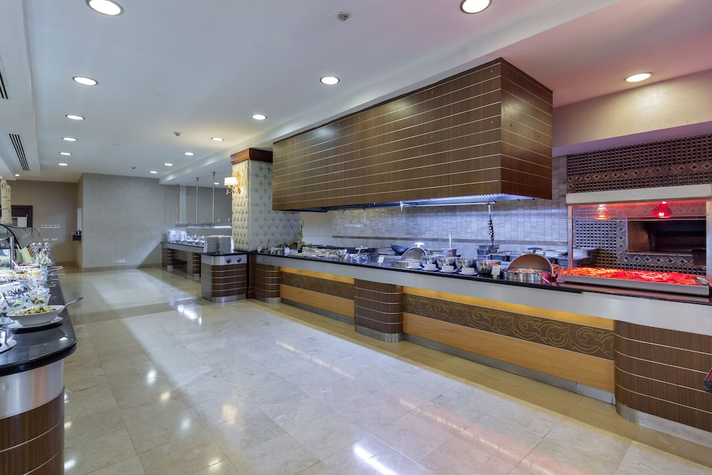 Alba Royal Hotel - Ultra All Inclusive - Adults Only 16+ — Restaurant & bars in Side