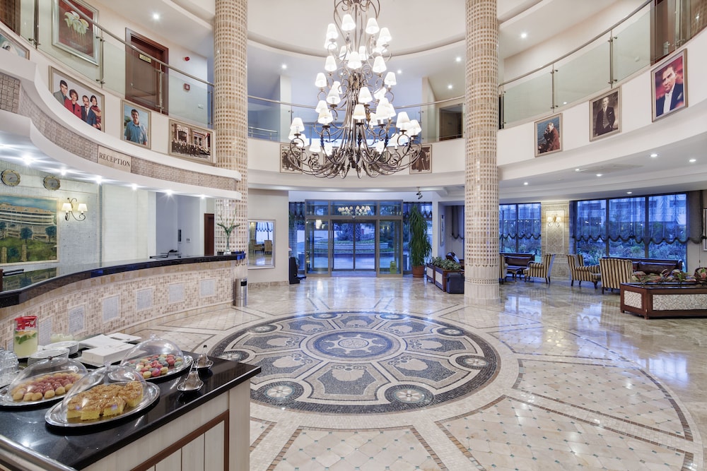 Alba Royal Hotel - Ultra All Inclusive - Adults Only 16+ — Hotel building in Side