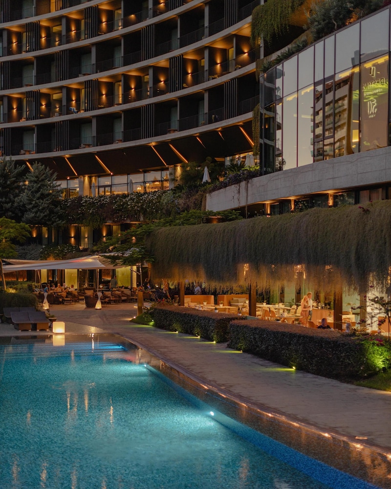 Savoy Palace - The Leading Hotels of the World - Savoy Signature — Swimming pool in Funchal, Madeira