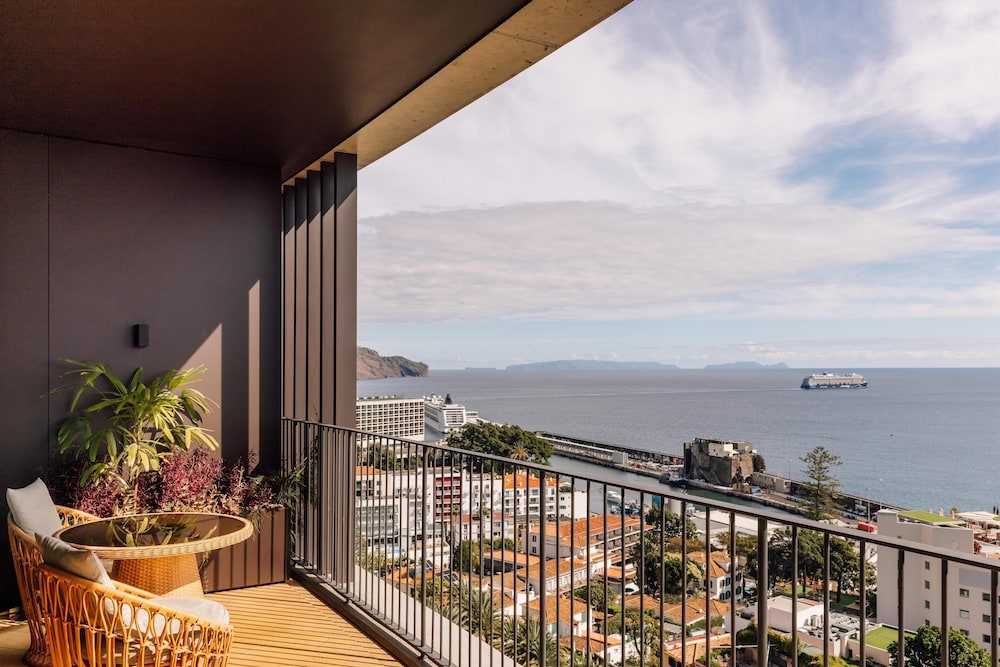 Savoy Palace - The Leading Hotels of the World - Savoy Signature — Hotel rooms in Funchal, Madeira