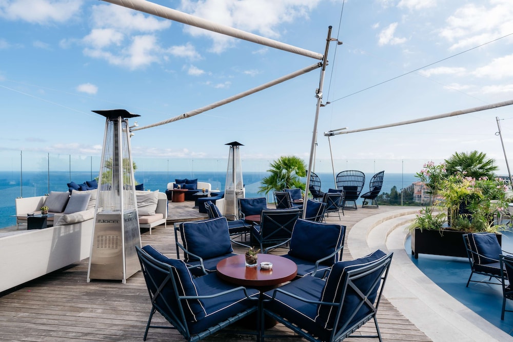 Savoy Palace - The Leading Hotels of the World - Savoy Signature — Restaurant & bars in Funchal, Madeira
