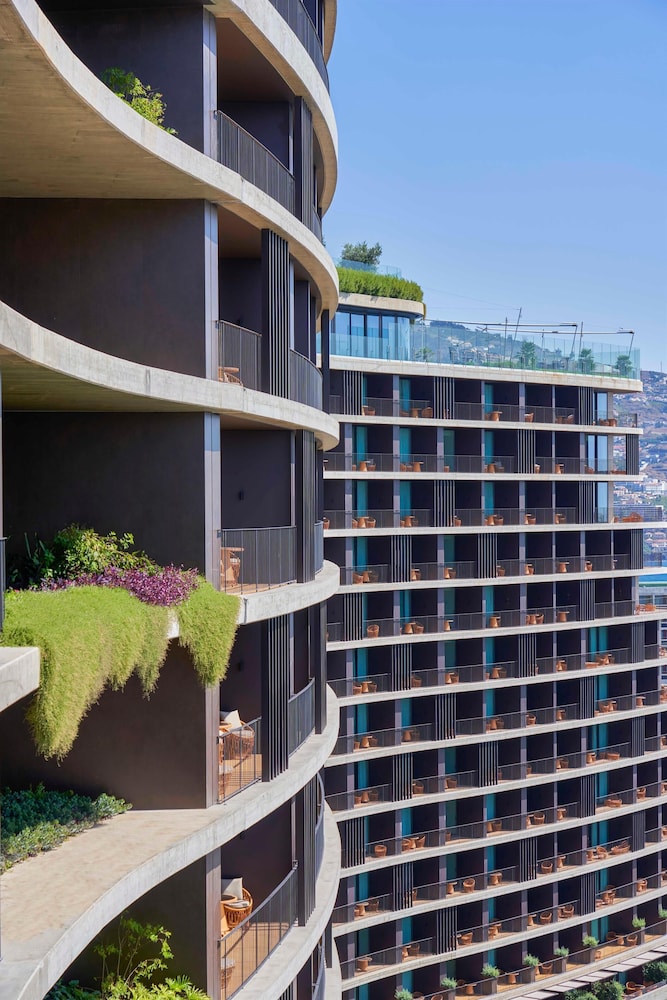 Savoy Palace - The Leading Hotels of the World - Savoy Signature — Hotel building in Funchal, Madeira