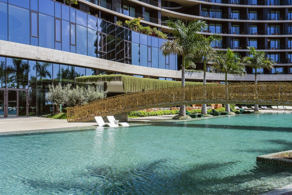 Savoy Palace - The Leading Hotels of the World - Savoy Signature — Swimming pool in Funchal, Madeira