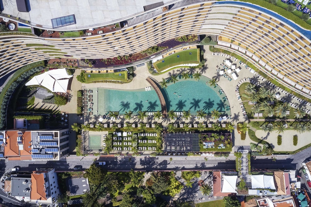 Savoy Palace - The Leading Hotels of the World - Savoy Signature — Swimming pool in Funchal, Madeira