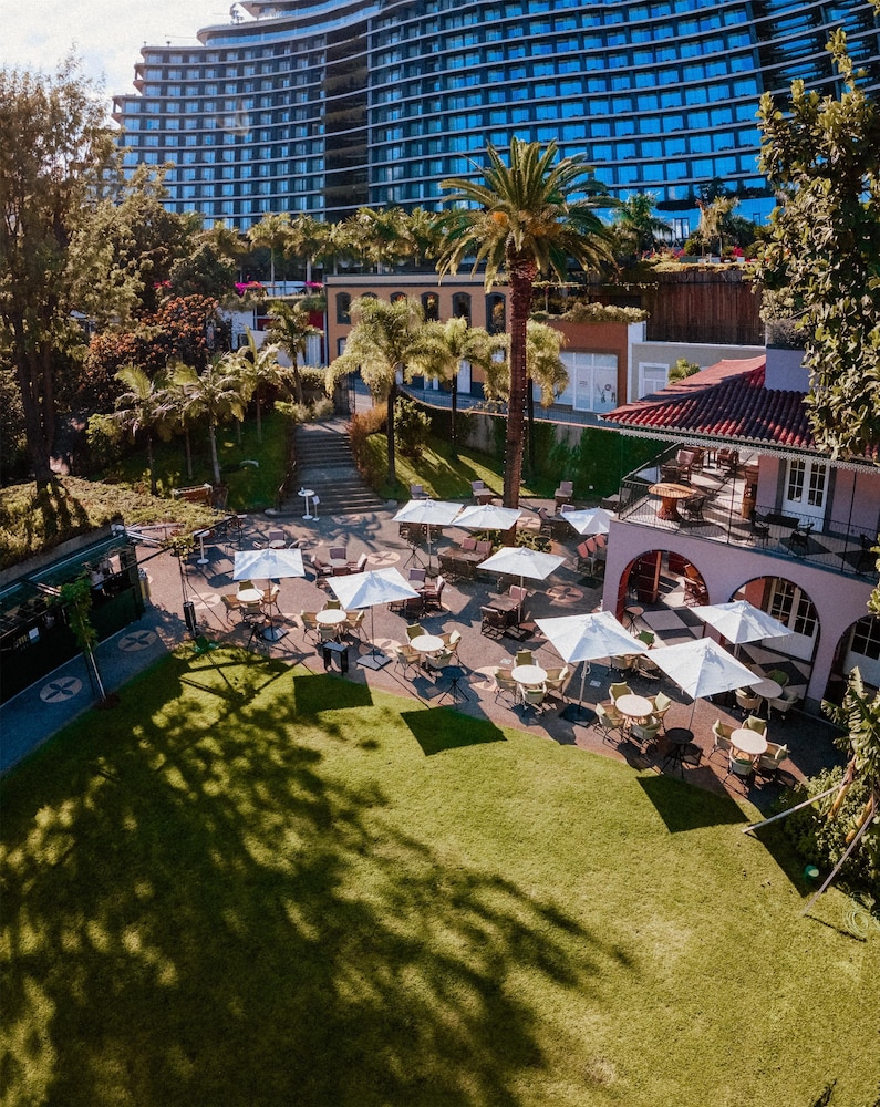 Savoy Palace - The Leading Hotels of the World - Savoy Signature — Restaurant & bars in Funchal, Madeira