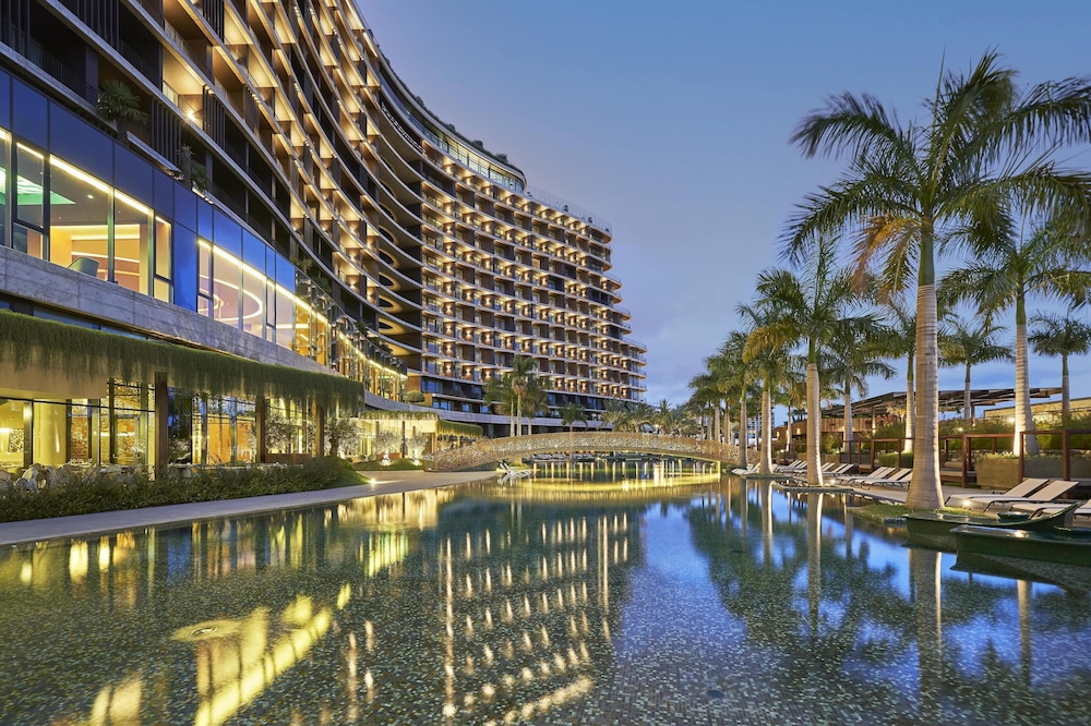 Savoy Palace - The Leading Hotels of the World - Savoy Signature — Hotel building in Funchal, Madeira
