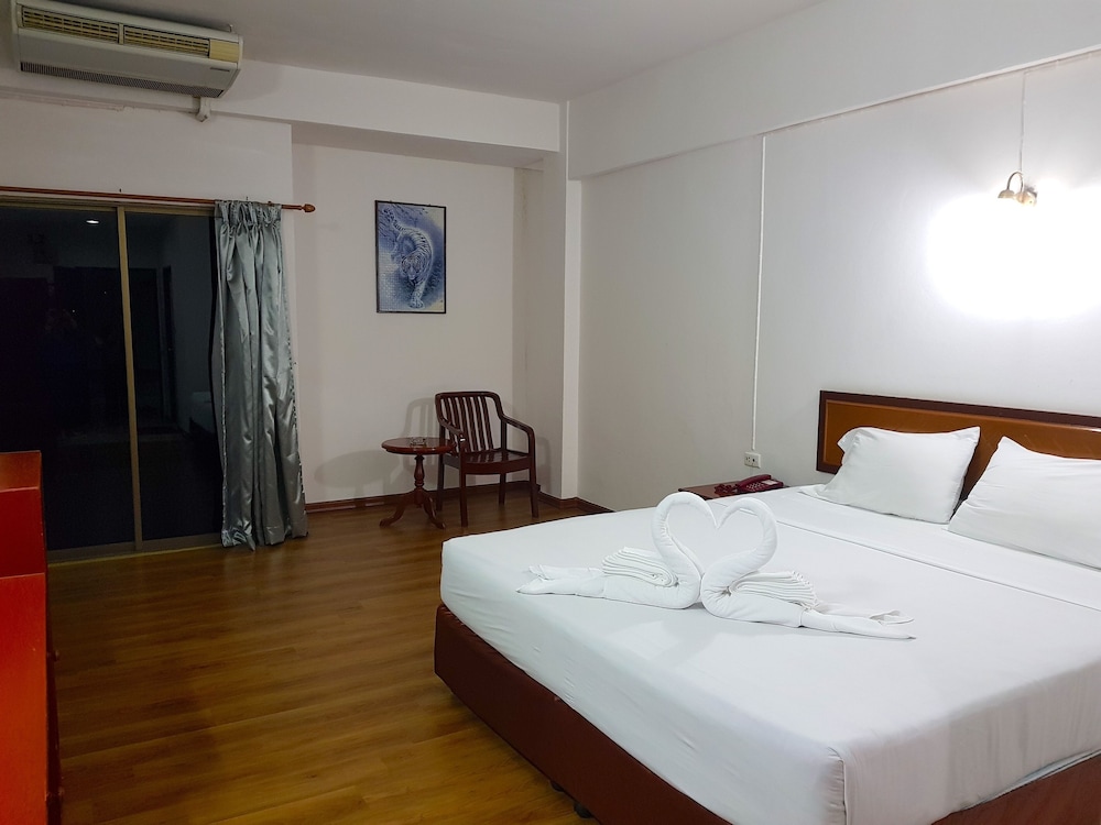 Wiangwalee Hotel — Hotel rooms in Rayong, Rayong