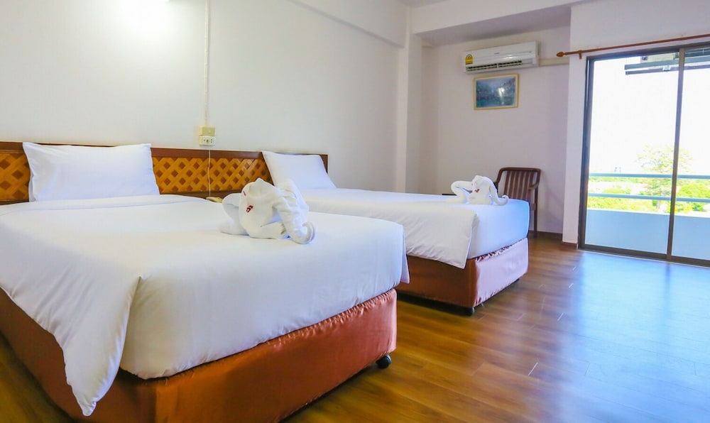 Wiangwalee Hotel — Hotel rooms in Rayong, Rayong