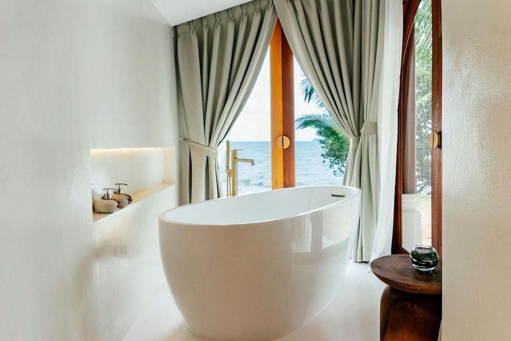 Zazen Boutique Resort & Spa — Hotel rooms in Mae Nam, Surat Thani