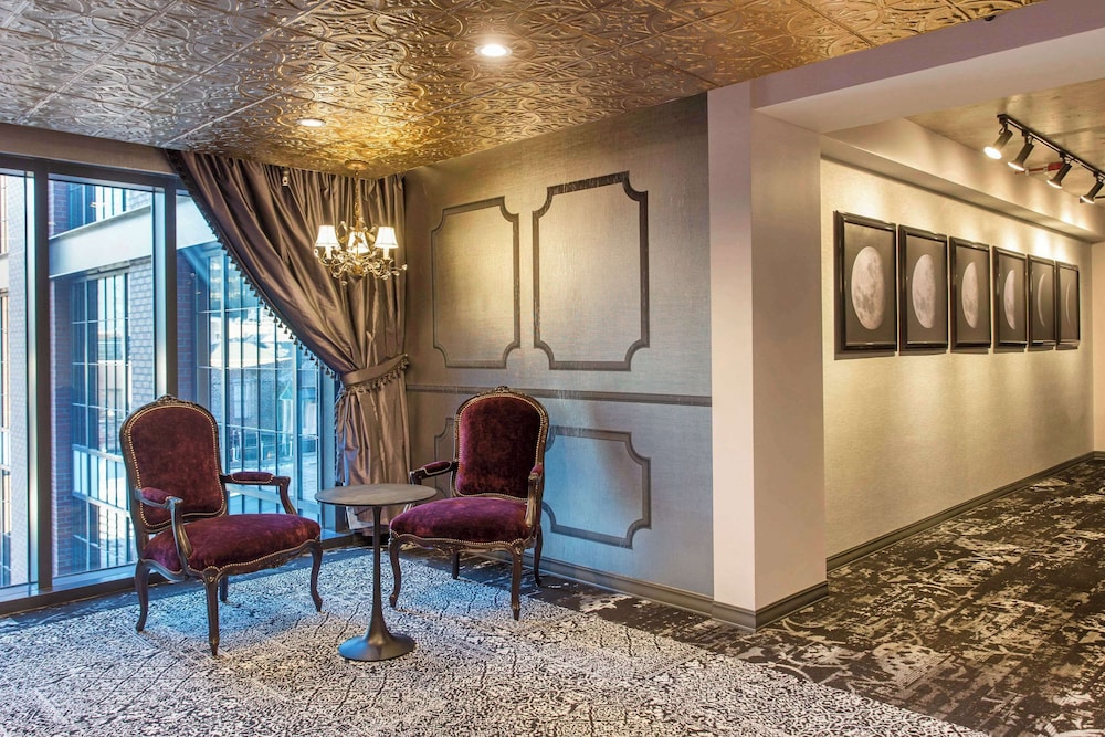 Cambria Hotel New Orleans Downtown Warehouse District — Hotel building in New Orleans, Louisiana