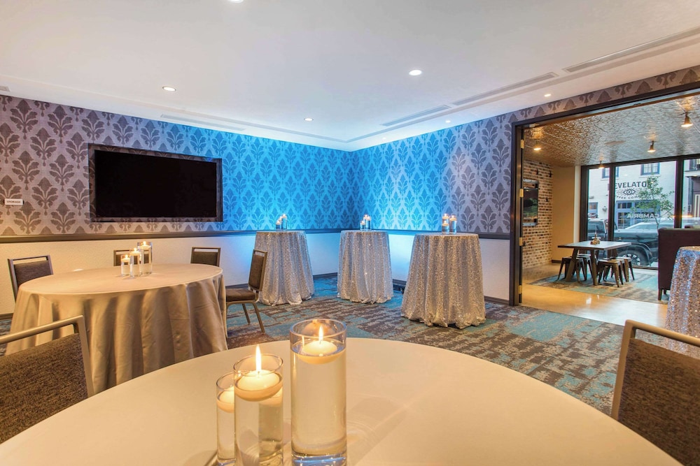 Cambria Hotel New Orleans Downtown Warehouse District — Restaurant & bars in New Orleans, Louisiana