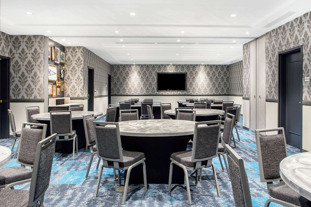 Cambria Hotel New Orleans Downtown Warehouse District — Restaurant & bars in New Orleans, Louisiana