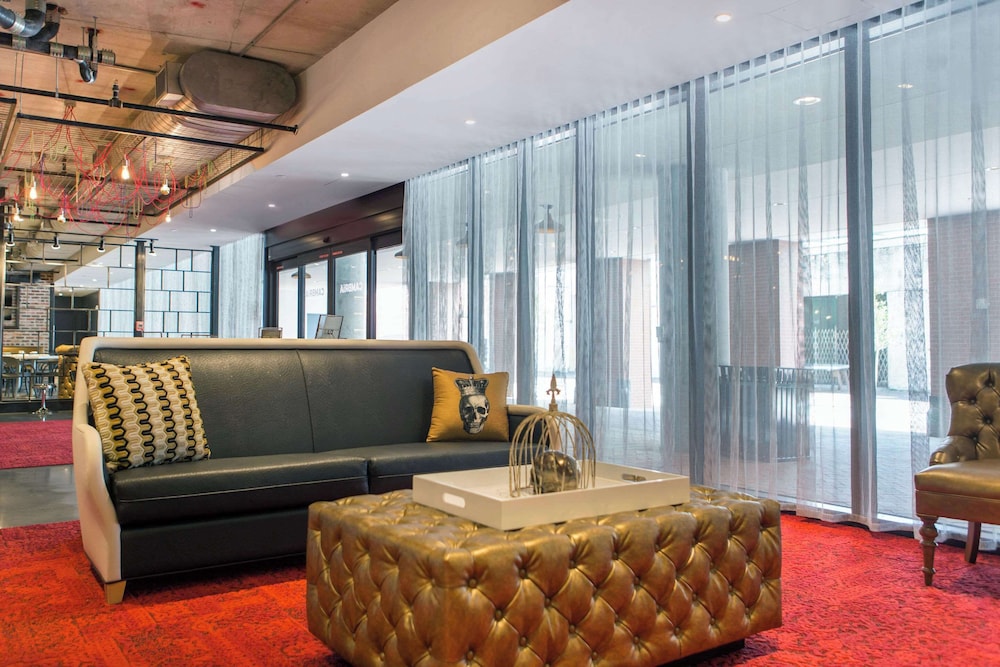 Cambria Hotel New Orleans Downtown Warehouse District — Hotel building in New Orleans, Louisiana
