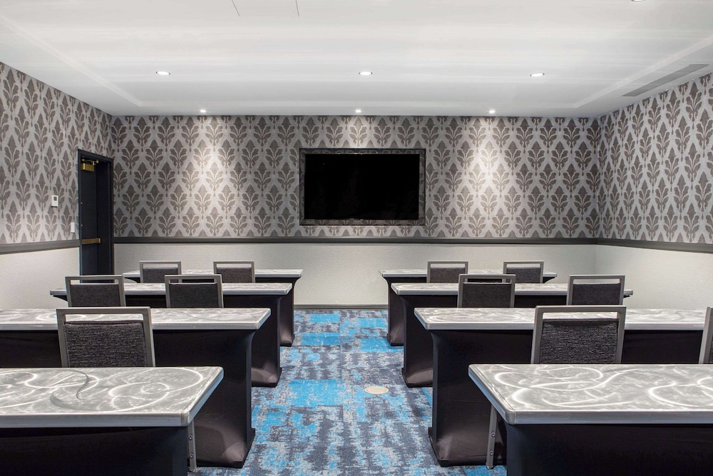 Cambria Hotel New Orleans Downtown Warehouse District — Hotel rooms in New Orleans, Louisiana
