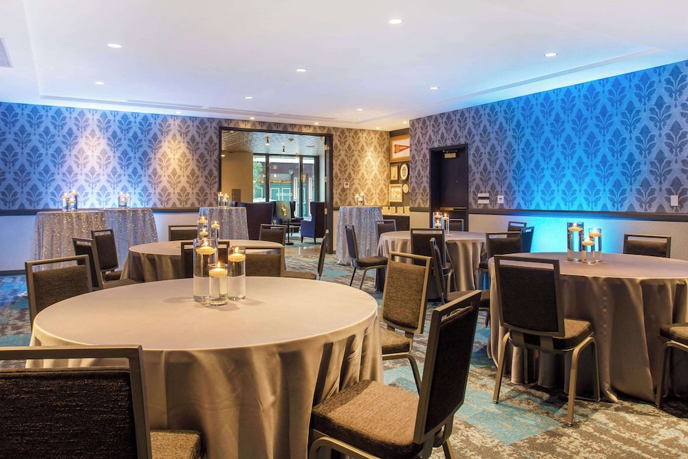 Cambria Hotel New Orleans Downtown Warehouse District — Restaurant & bars in New Orleans, Louisiana