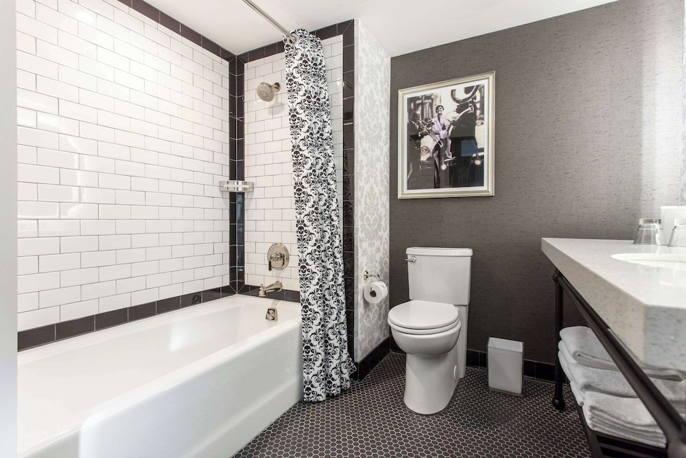 Cambria Hotel New Orleans Downtown Warehouse District — Hotel rooms in New Orleans, Louisiana