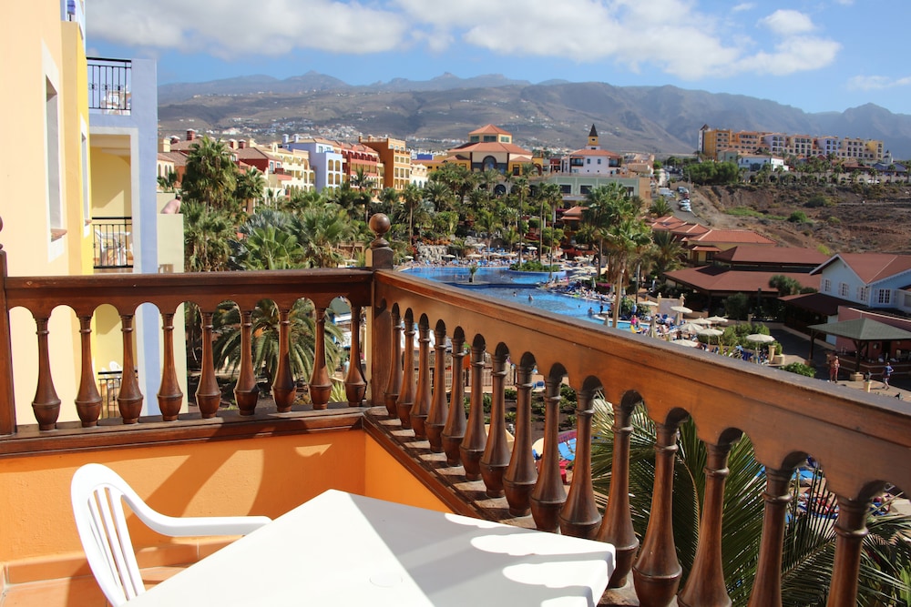 Bahia Principe Explore Costa Adeje - Hyatt Inclusive Collection - Totally Refurbished in 2026 — Swimming pool in Playa Paraiso, Canary Islands