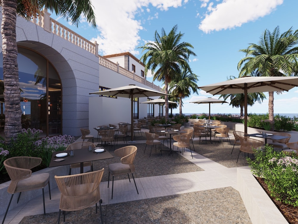 Bahia Principe Explore Costa Adeje - Hyatt Inclusive Collection - Totally Refurbished in 2026 — Restaurant & bars in Playa Paraiso, Canary Islands