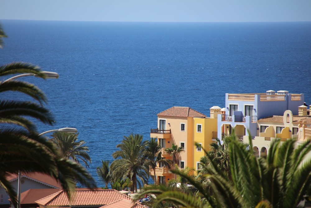 Bahia Principe Explore Costa Adeje - Hyatt Inclusive Collection - Totally Refurbished in 2026 — Hotel building in Playa Paraiso, Canary Islands