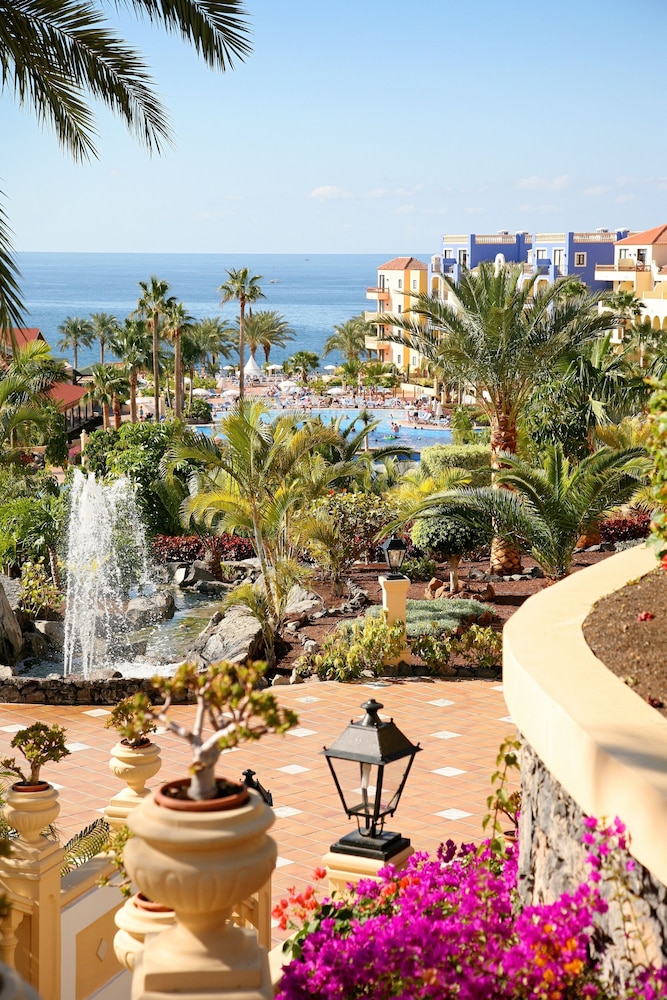Bahia Principe Explore Costa Adeje - Hyatt Inclusive Collection - Totally Refurbished in 2026 — Swimming pool in Playa Paraiso, Canary Islands