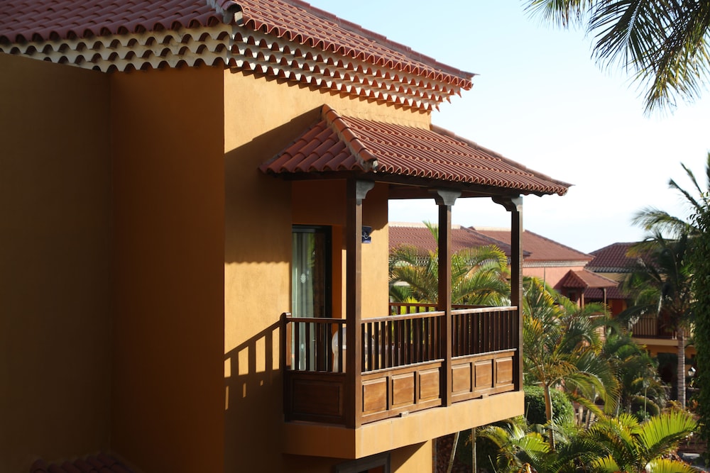 Bahia Principe Explore Costa Adeje - Hyatt Inclusive Collection - Totally Refurbished in 2026 — Hotel building in Playa Paraiso, Canary Islands