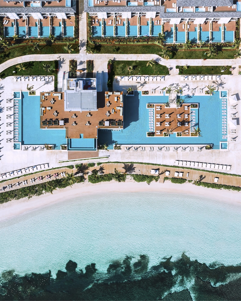Excellence Oyster Bay - Adults Only All Inclusive — Swimming pool in Falmouth