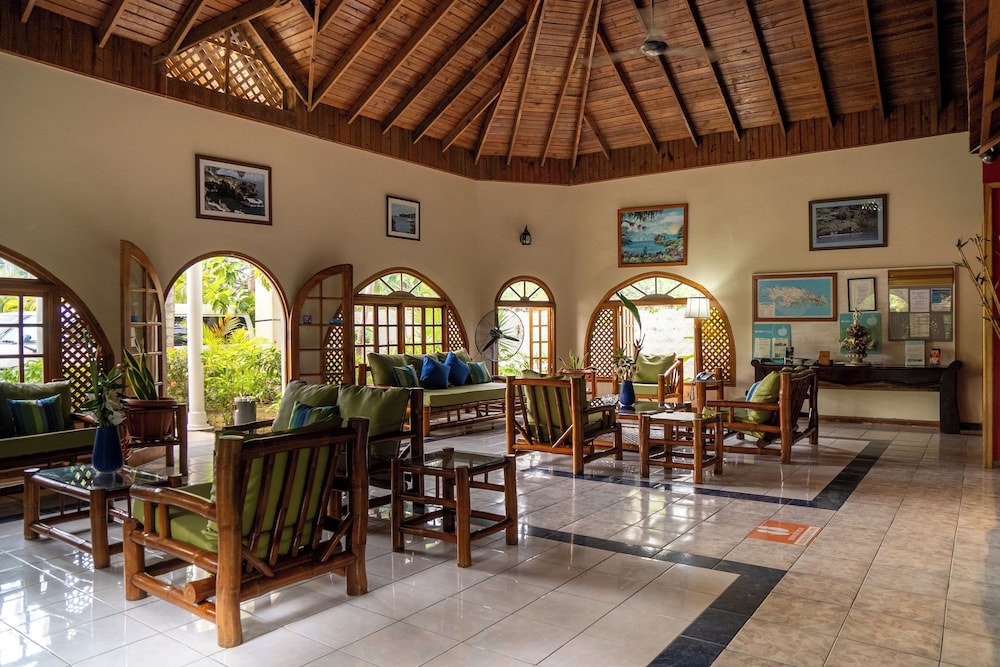Merrils Beach Resort II — Hotel building in Negril