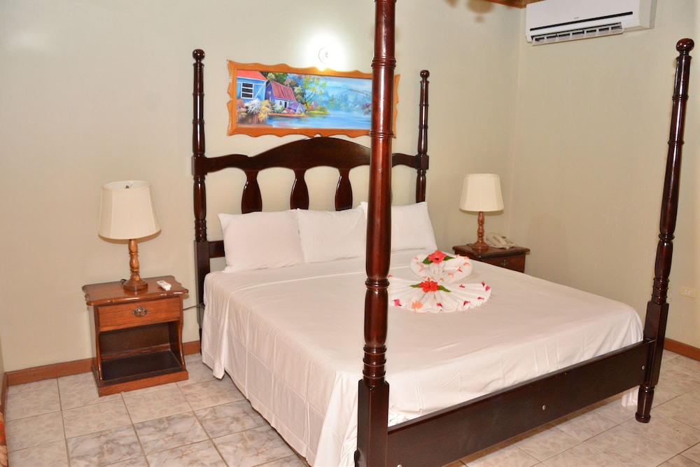 Merrils Beach Resort II — Hotel rooms in Negril