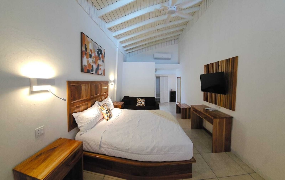 Merrils Beach Resort II — Hotel rooms in Negril