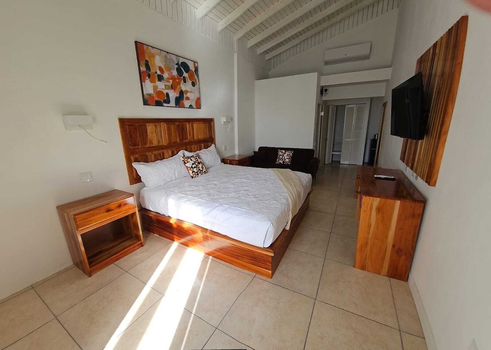 Merrils Beach Resort II — Hotel rooms in Negril