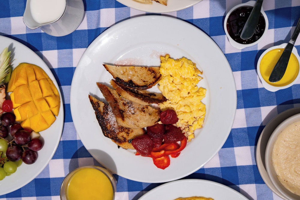 Merrils Beach Resort II — Restaurant & bars in Negril