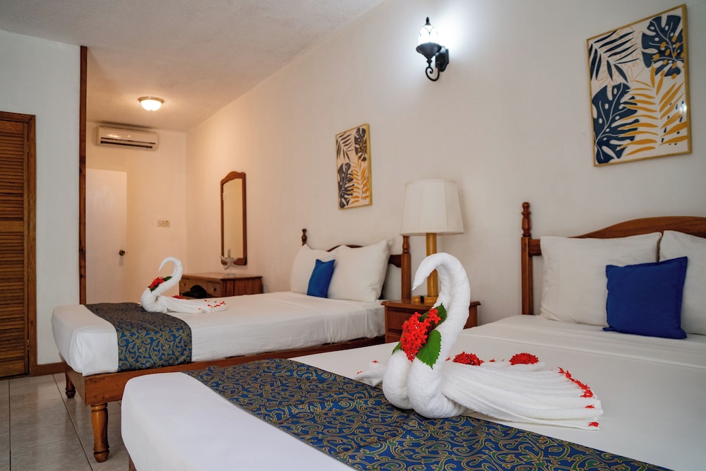 Merrils Beach Resort II — Hotel rooms in Negril