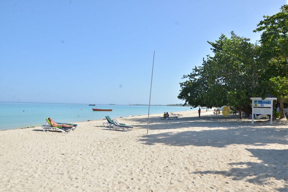 Merrils Beach Resort II — Beach in Negril