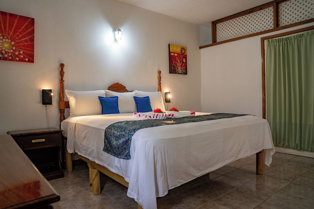 Merrils Beach Resort II — Hotel rooms in Negril
