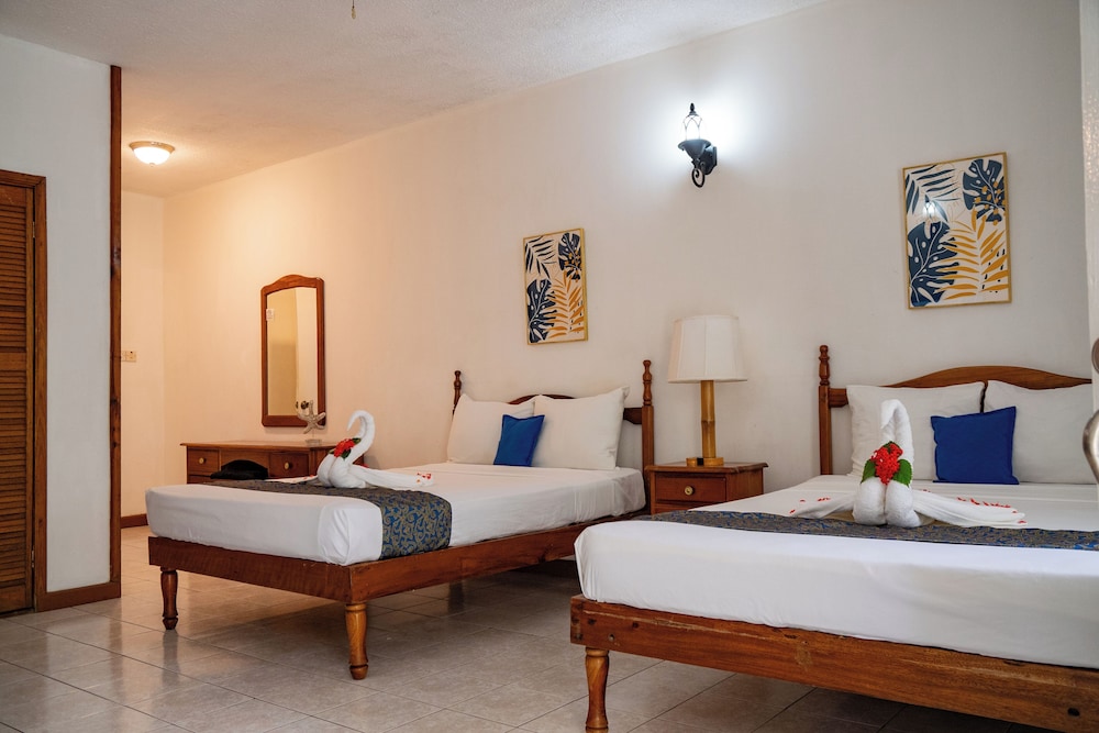 Merrils Beach Resort II — Hotel rooms in Negril