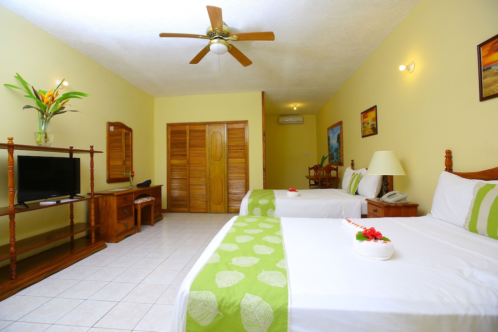 Merrils Beach Resort II — Hotel rooms in Negril