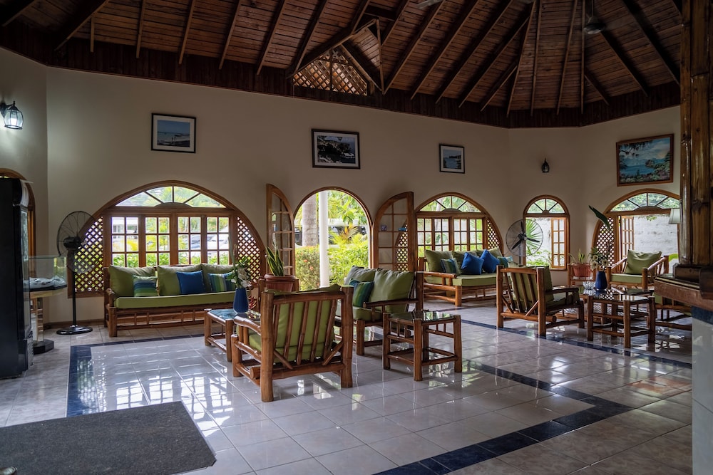 Merrils Beach Resort II — Hotel building in Negril