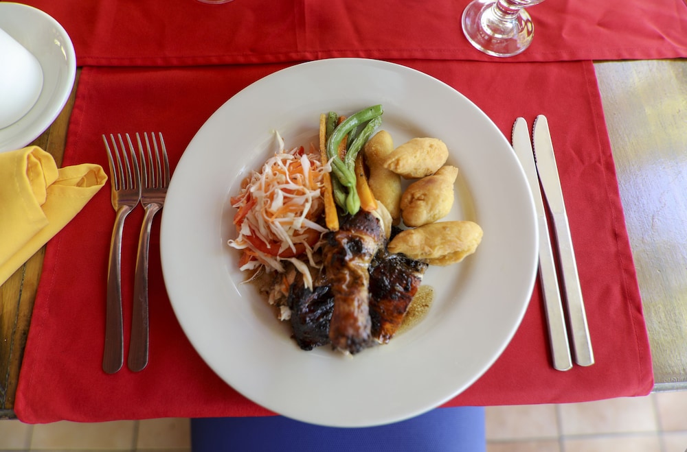 Merrils Beach Resort II — Restaurant & bars in Negril