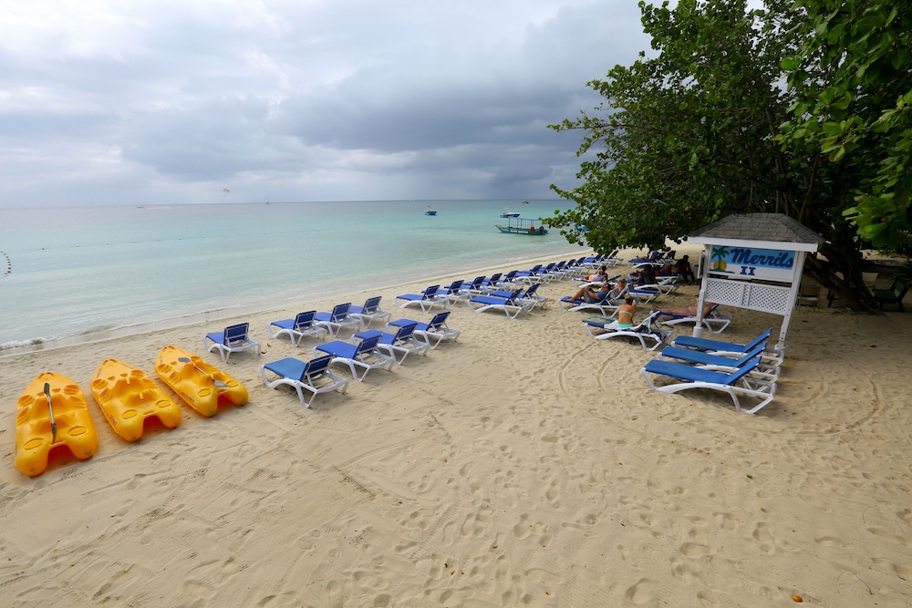 Merrils Beach Resort II — Beach in Negril