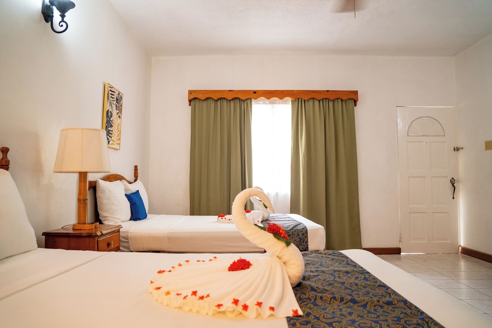 Merrils Beach Resort II — Hotel rooms in Negril