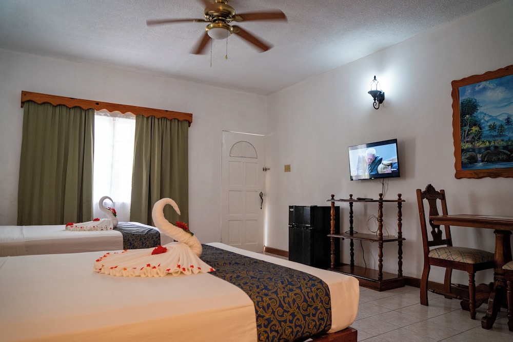 Merrils Beach Resort II — Hotel rooms in Negril
