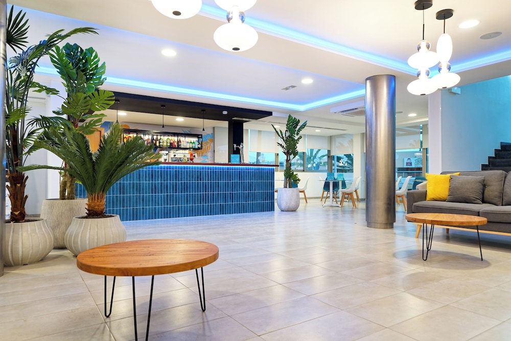 Servatur Alameda de Jandía — Shared spaces in Esquinzo, Canary Islands