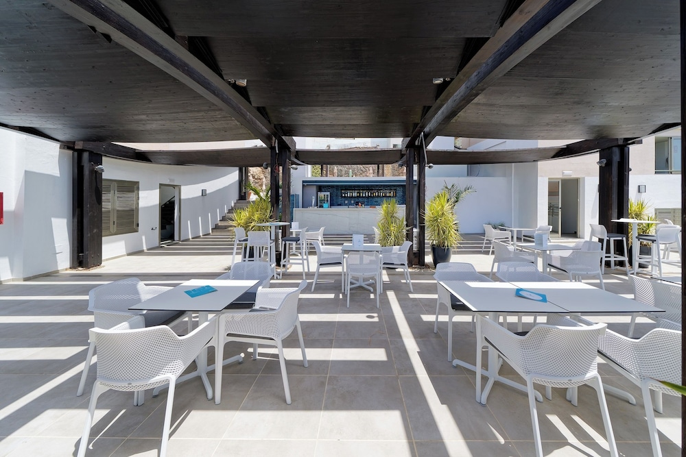 Servatur Alameda de Jandía — Restaurant in Esquinzo, Canary Islands