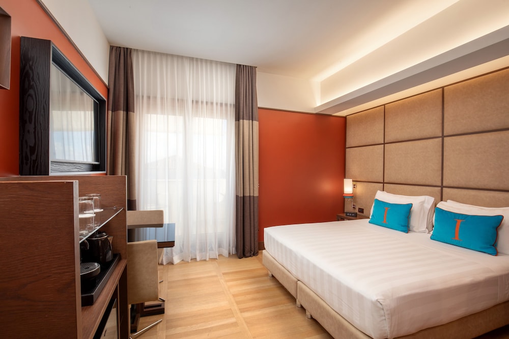 The Independent Hotel — Hotel rooms in Rome, Lazio