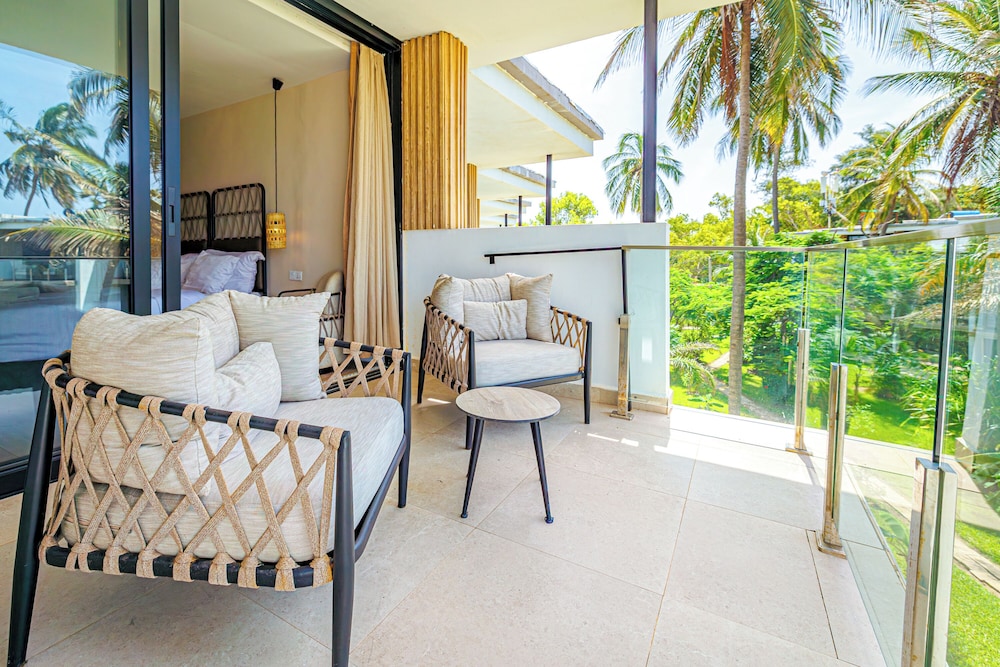 Kombo Beach Resort — Hotel rooms in Serrekunda